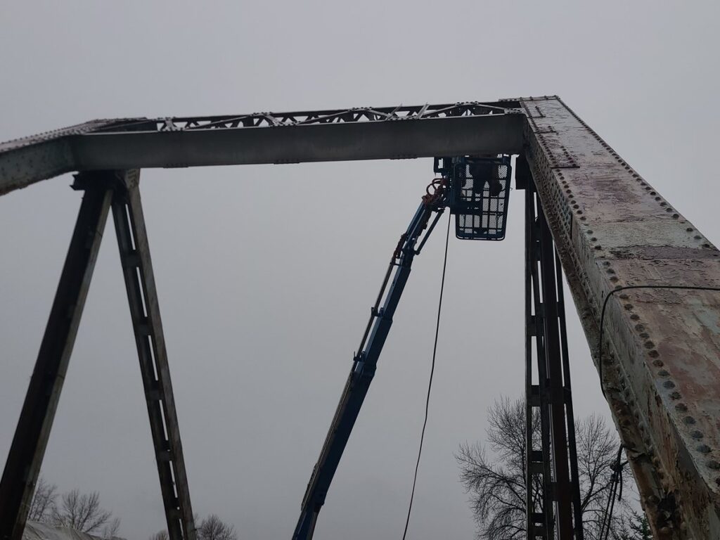 Puyallup River Bridge steel truss during SR-167 dismantling